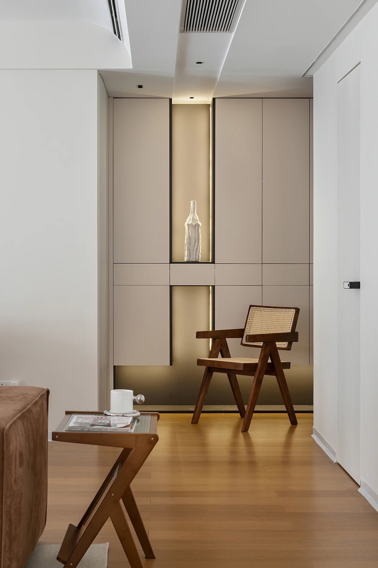 Modern Solid Wood Apartment Interior