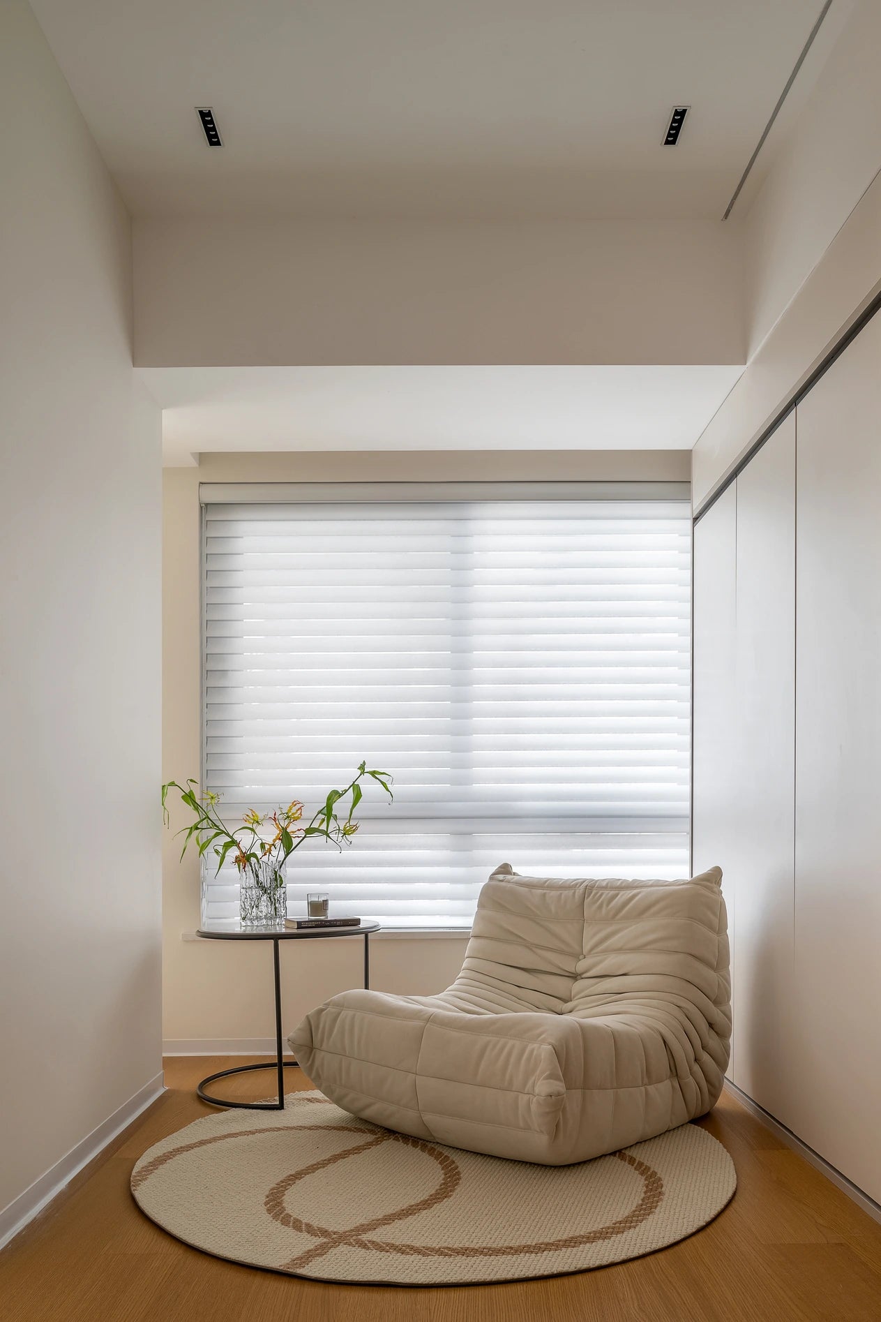 Modern Solid Wood Apartment Interior