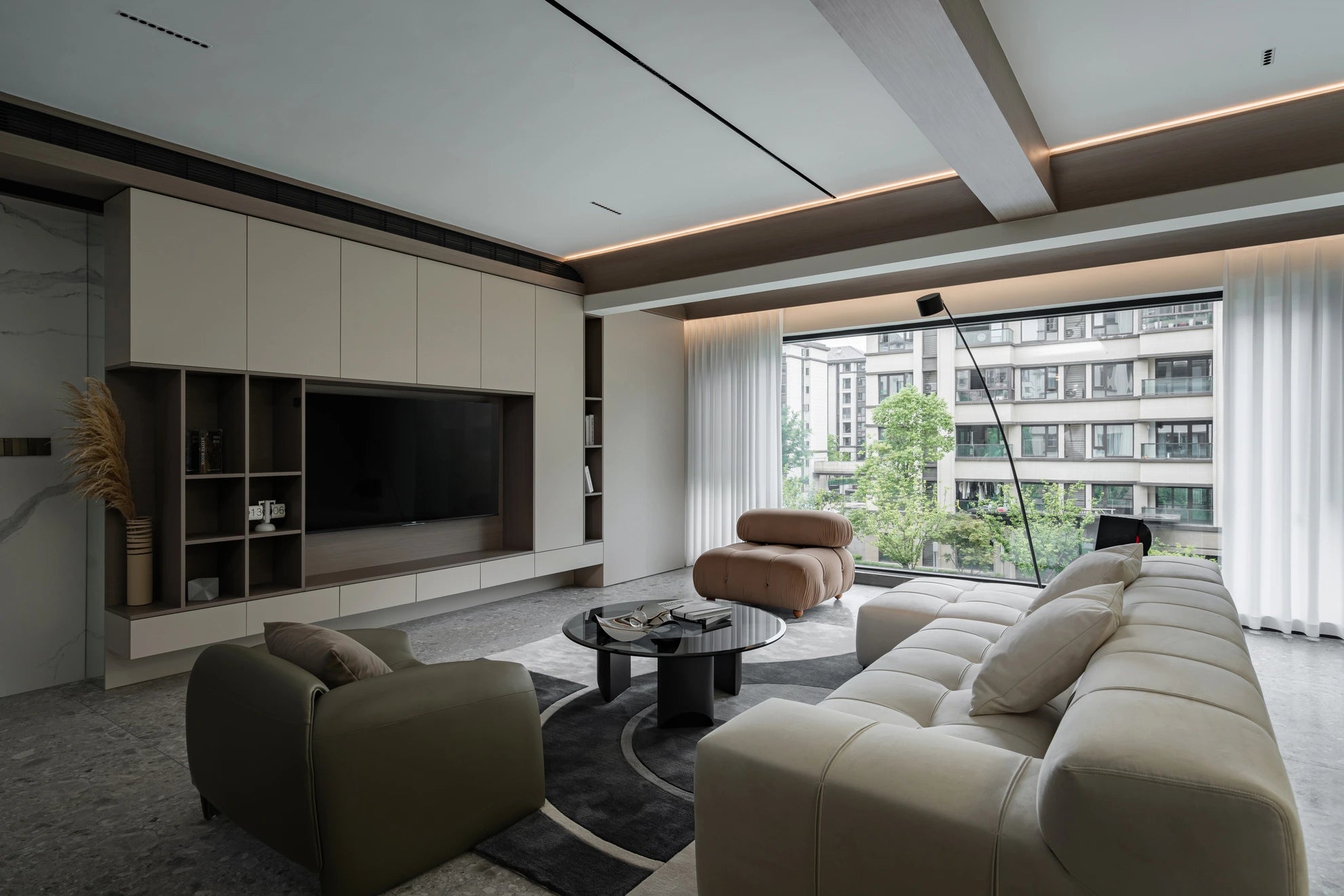 Modern Quiet Luxury Apartment Interior Design