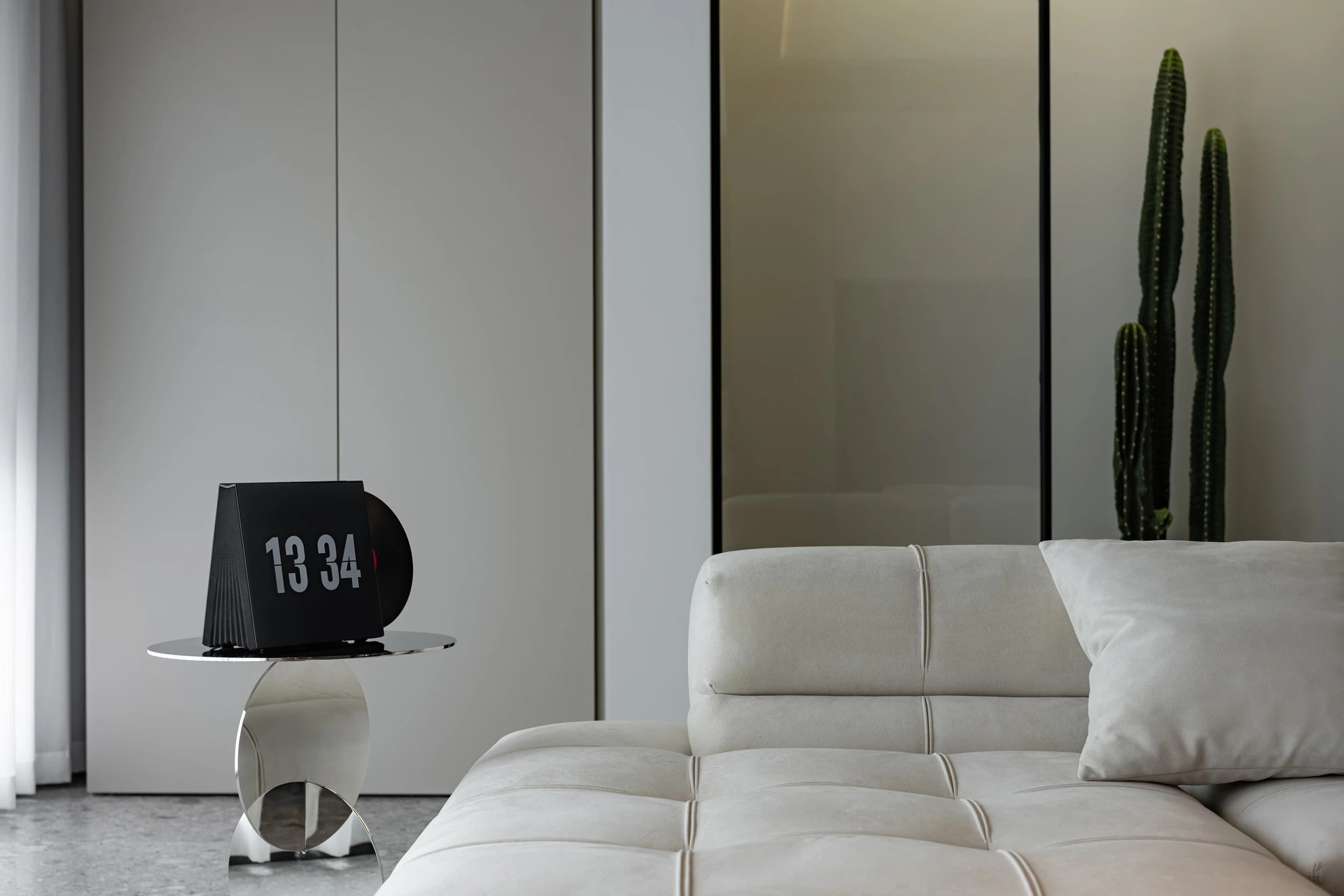Modern Quiet Luxury Apartment Interior Design