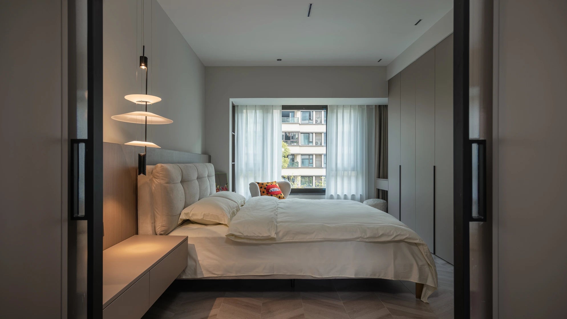 Modern Quiet Luxury Apartment Interior Design
